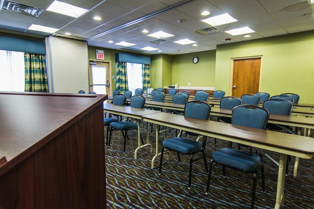 Holiday Inn Express Hotel & Suites Winchester by IHG photo 35