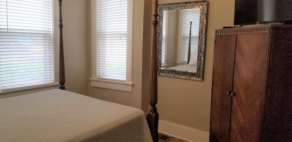 Belvedere Manor photo 60