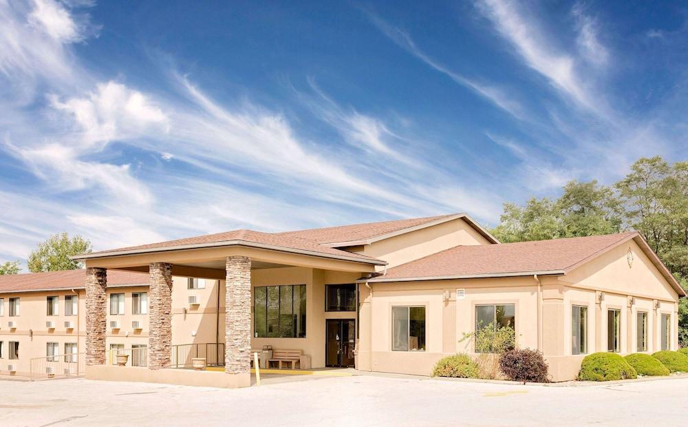 Days Inn by Wyndham Boonville photo 10