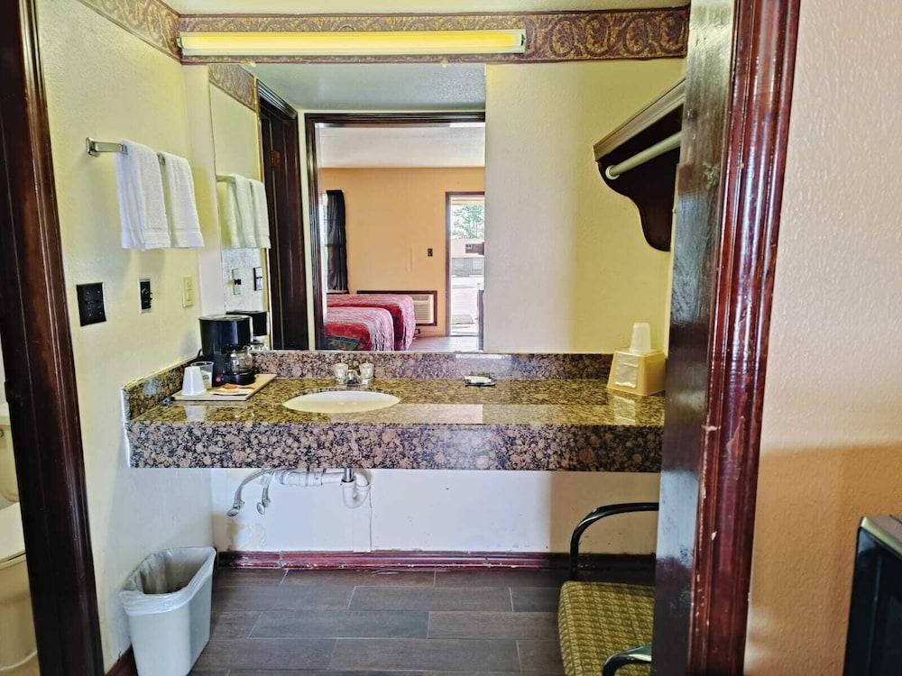 Victorian Inn photo 21