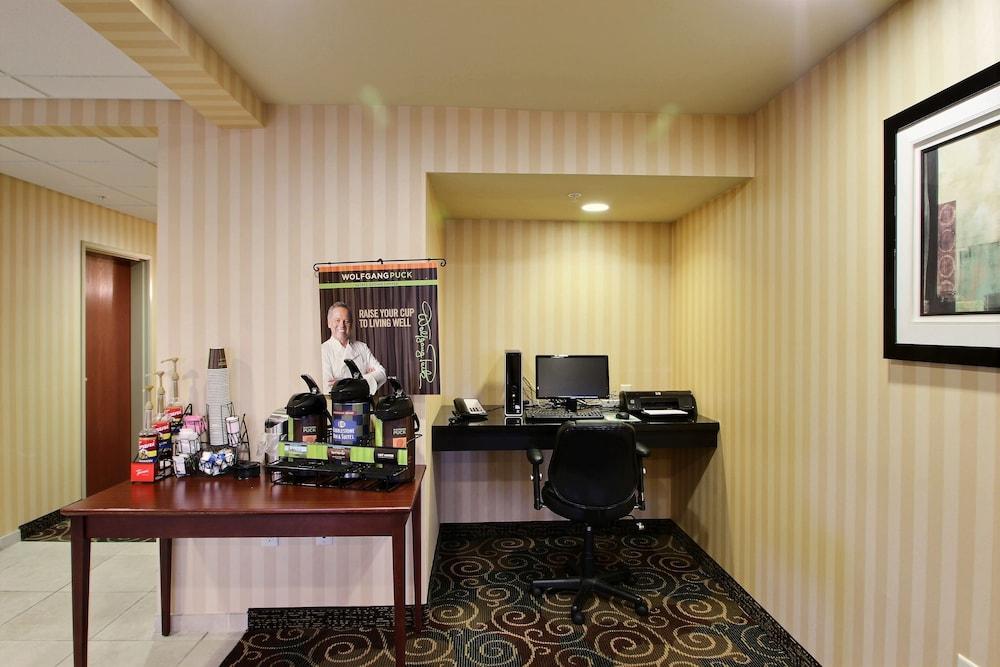 AmericInn by Wyndham Oshkosh photo 28