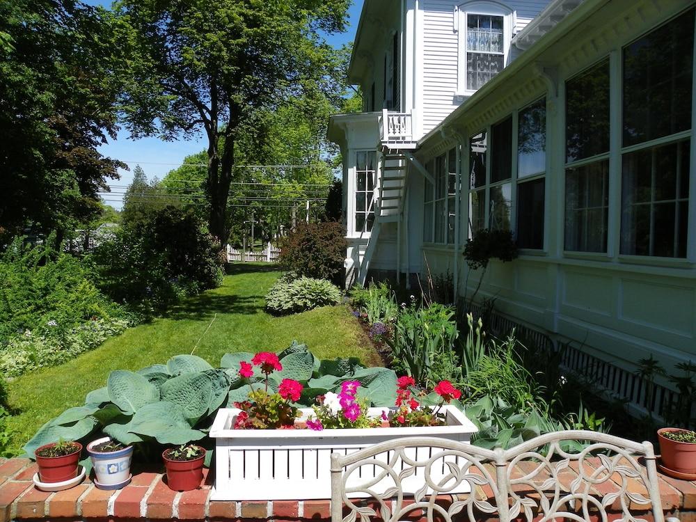 Homeport Inn and Tavern photo 18