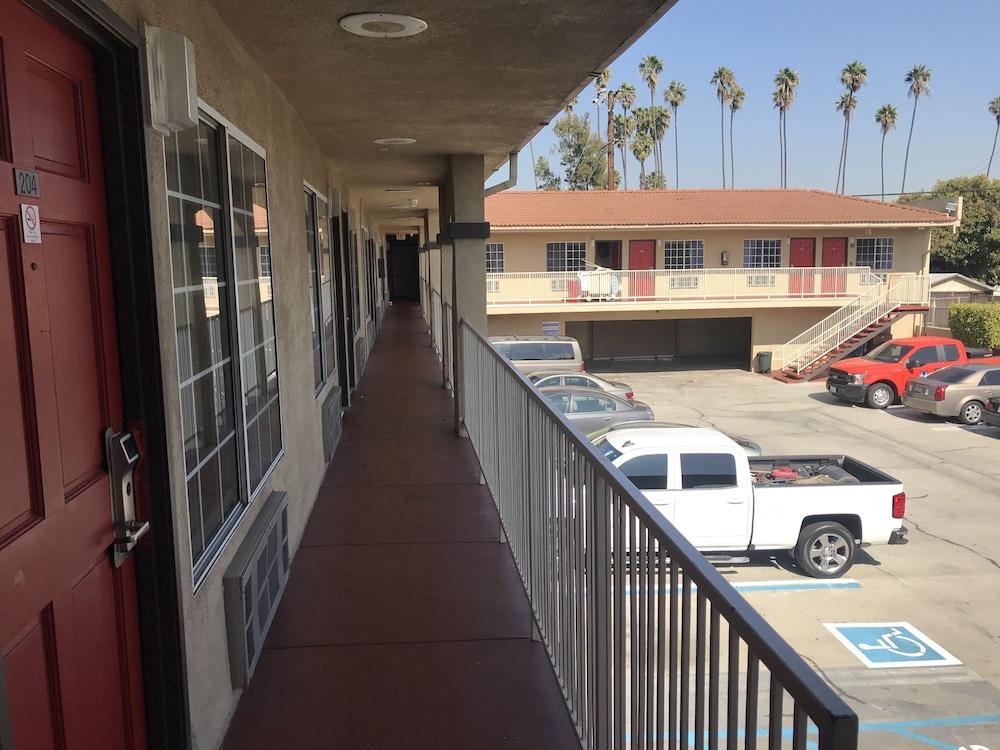 Economy Inn LAX photo 10