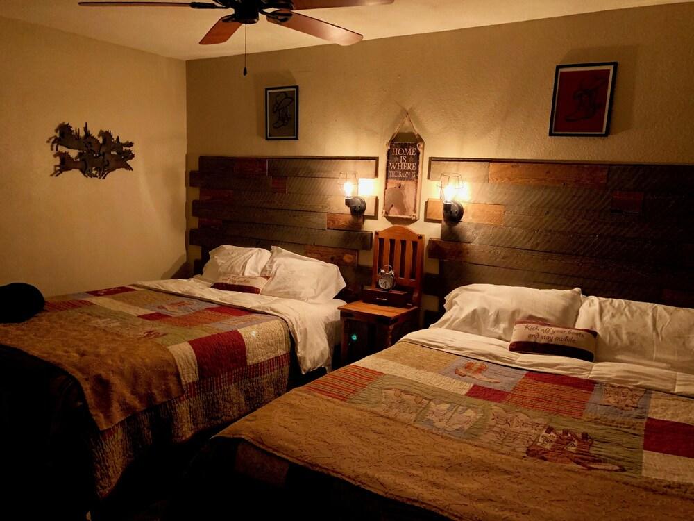 Dusty Boots Motel photo 59