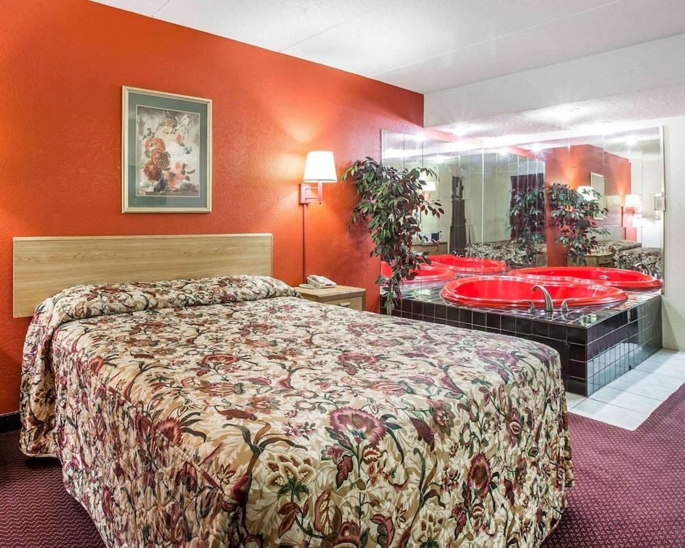 Econo Lodge Jonesboro - Atlanta South photo 9