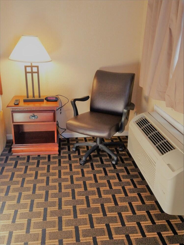 Grand View Plaza Inn & Suites photo 47