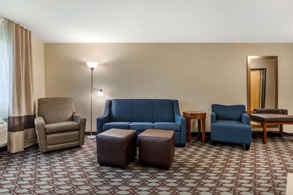 Comfort Inn Story City photo 12