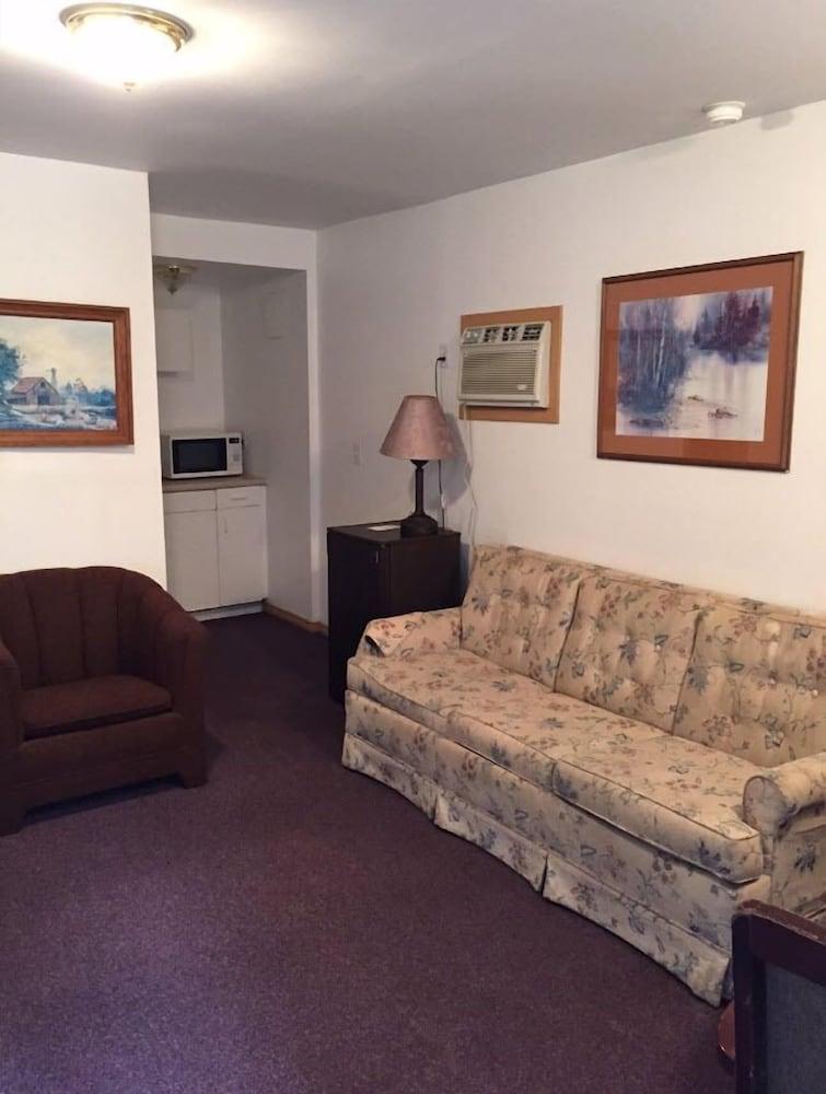 Adirondack Oasis Motel photo 28