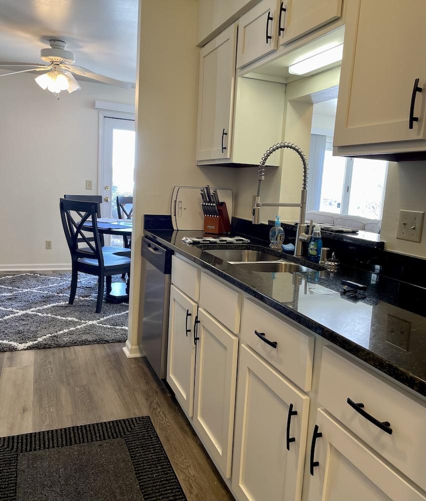The Alex Furnished Rentals photo 3