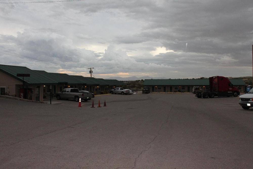 Adobe Inn Motel photo 1