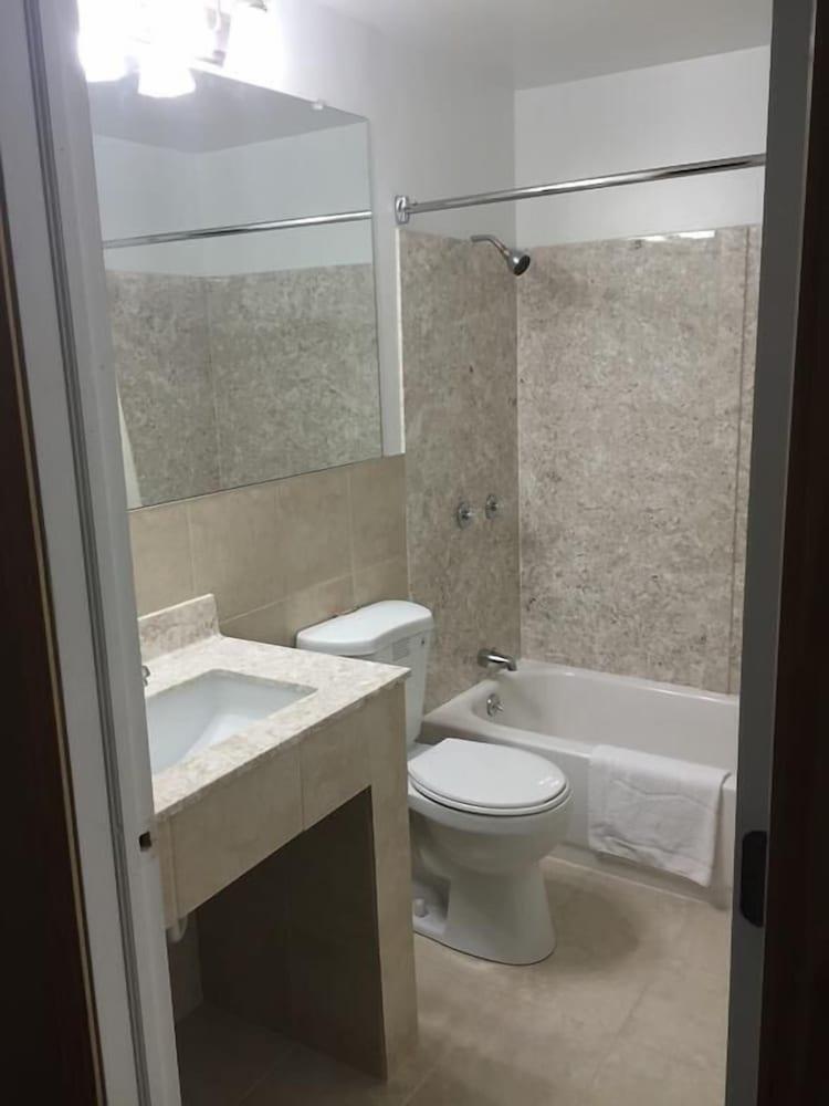 Budget Inn photo 7