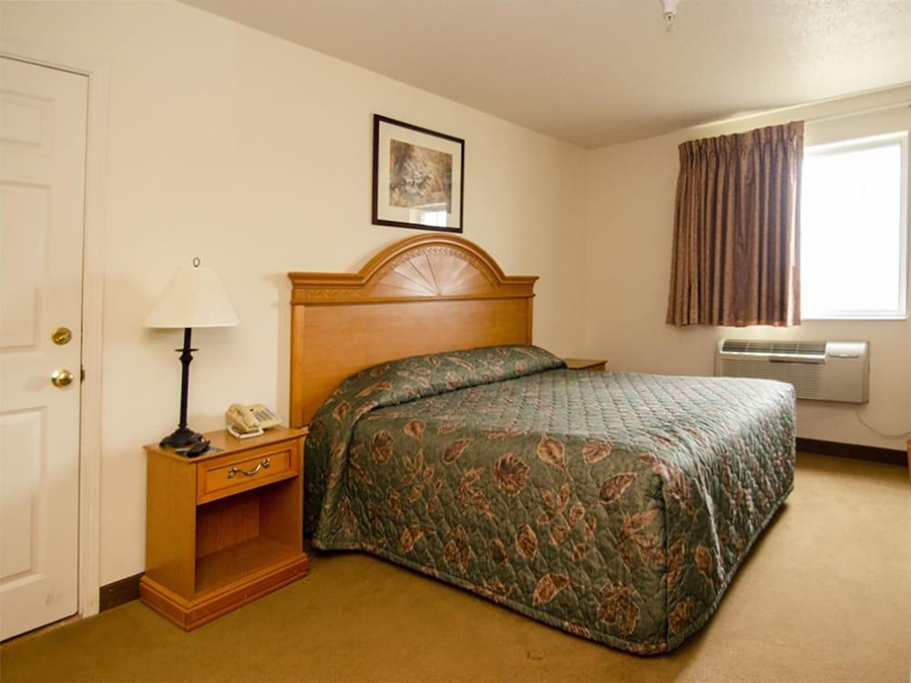 Urbana Inn & Suites photo 6