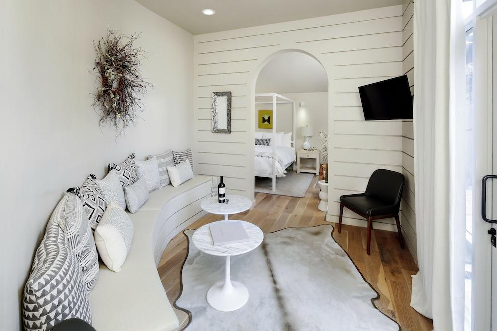 Rockhouse Suites photo 7