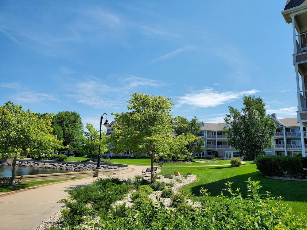 Bridgeport Waterfront Resort photo 96