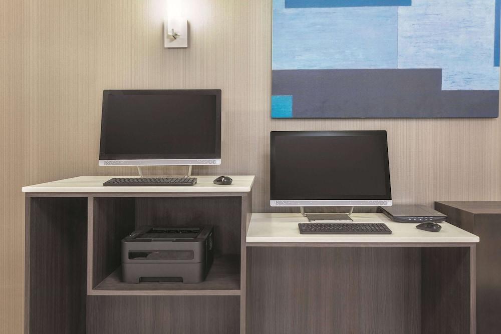 La Quinta Inn & Suites by Wyndham Covington photo 33