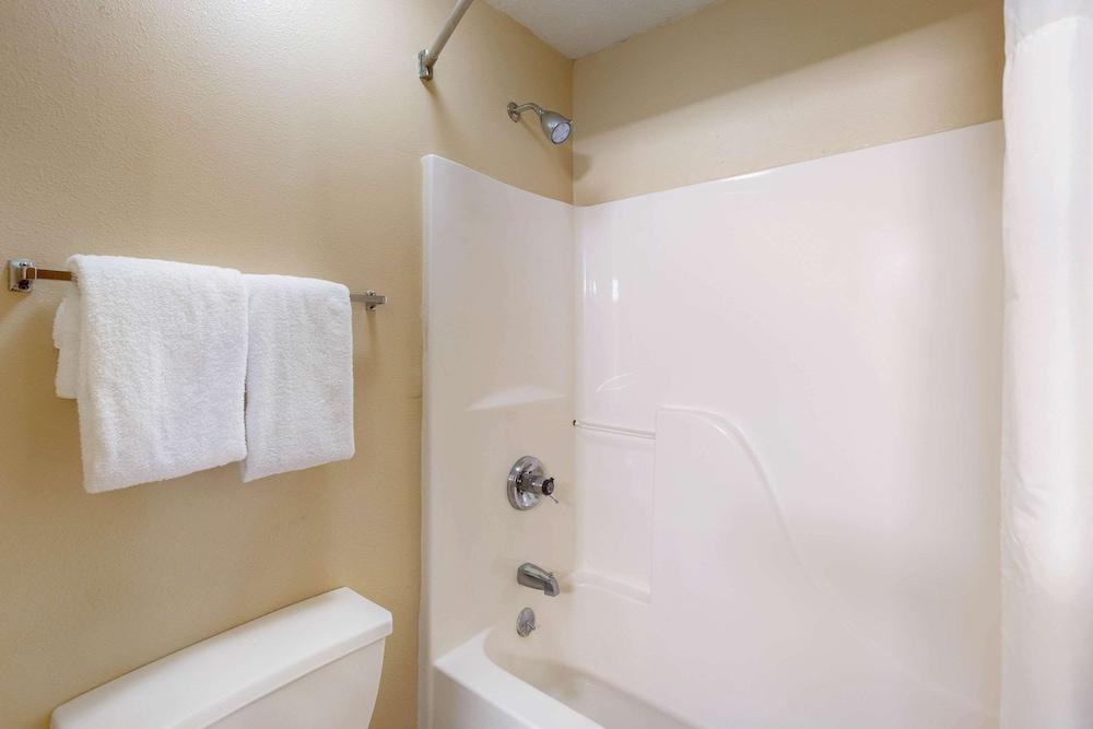 Quality Inn - Storm Lake photo 23