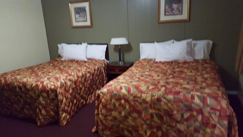 Colonial West Motel photo 5