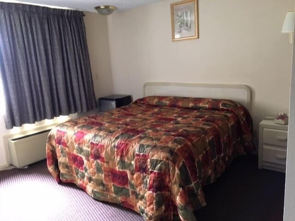 Colonade Motel photo 3