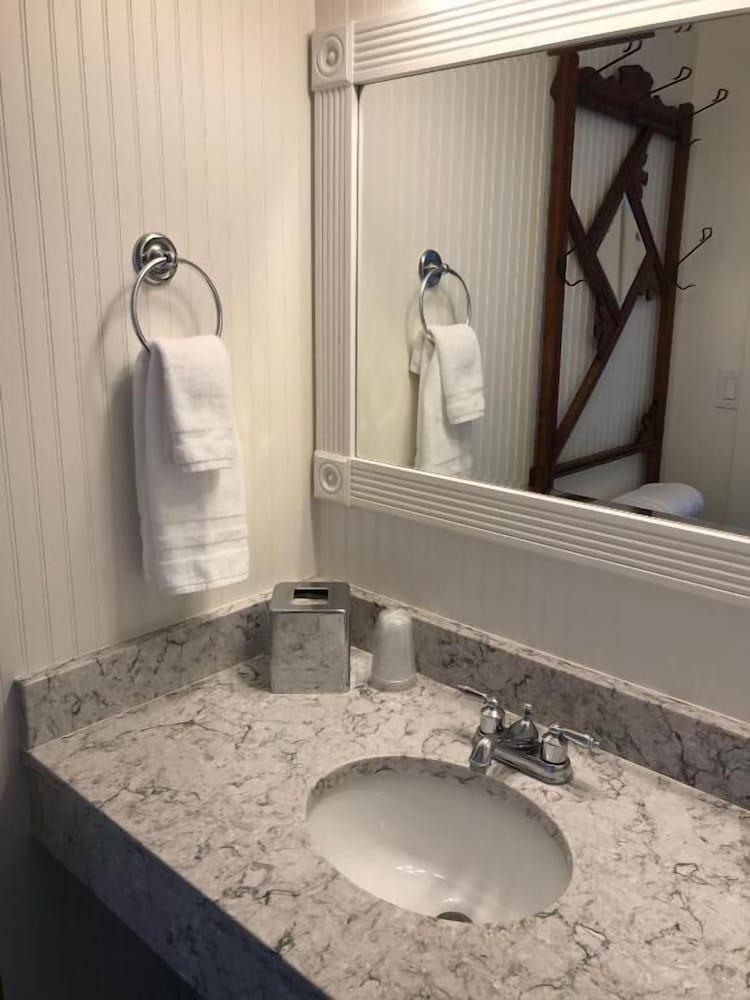 Bandon Marina Inn photo 58