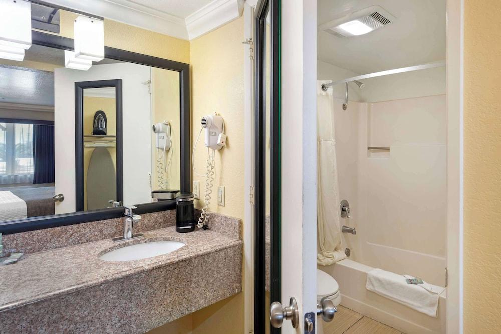 Best Western Hanford Inn photo 27