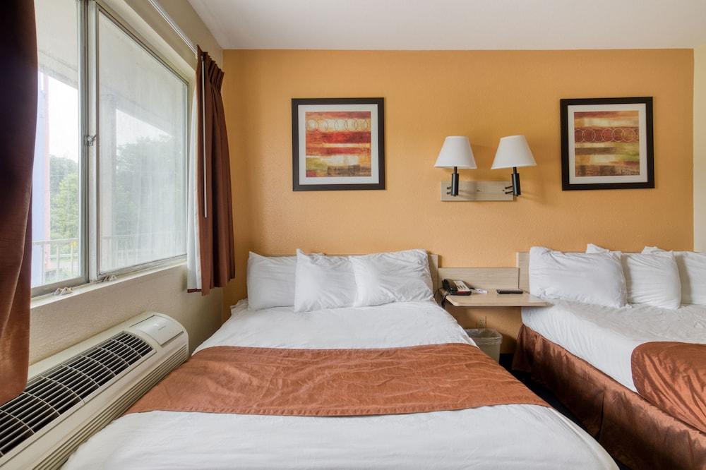 Days Inn by Wyndham New Philadelphia photo 8