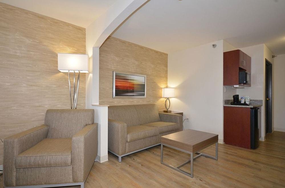 Holiday Inn Express & Suites Farmington by IHG photo 9