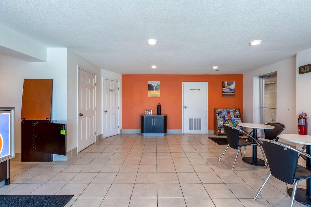 Motel 6 Houston, TX - East photo 32