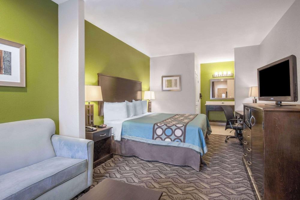 Super 8 by Wyndham Mansfield LA photo 12