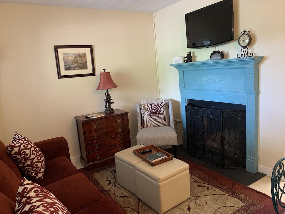 Oak Square Rentals photo 48