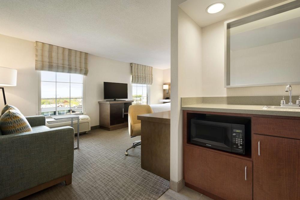 Hampton Inn & Suites Newport/Middletown photo 33