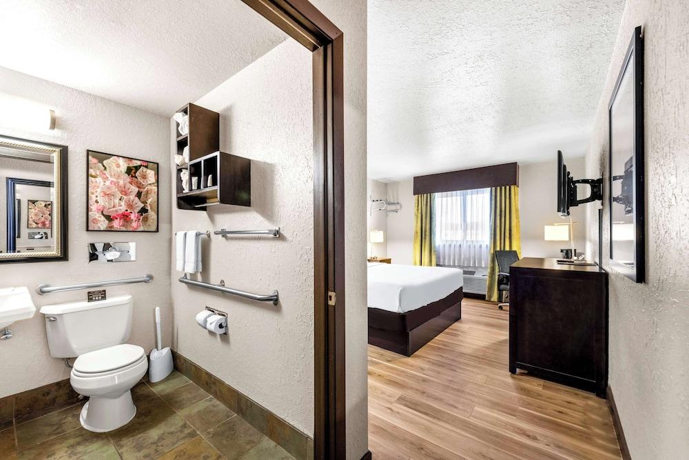 Americas Best Value Inn Marquette photo 9