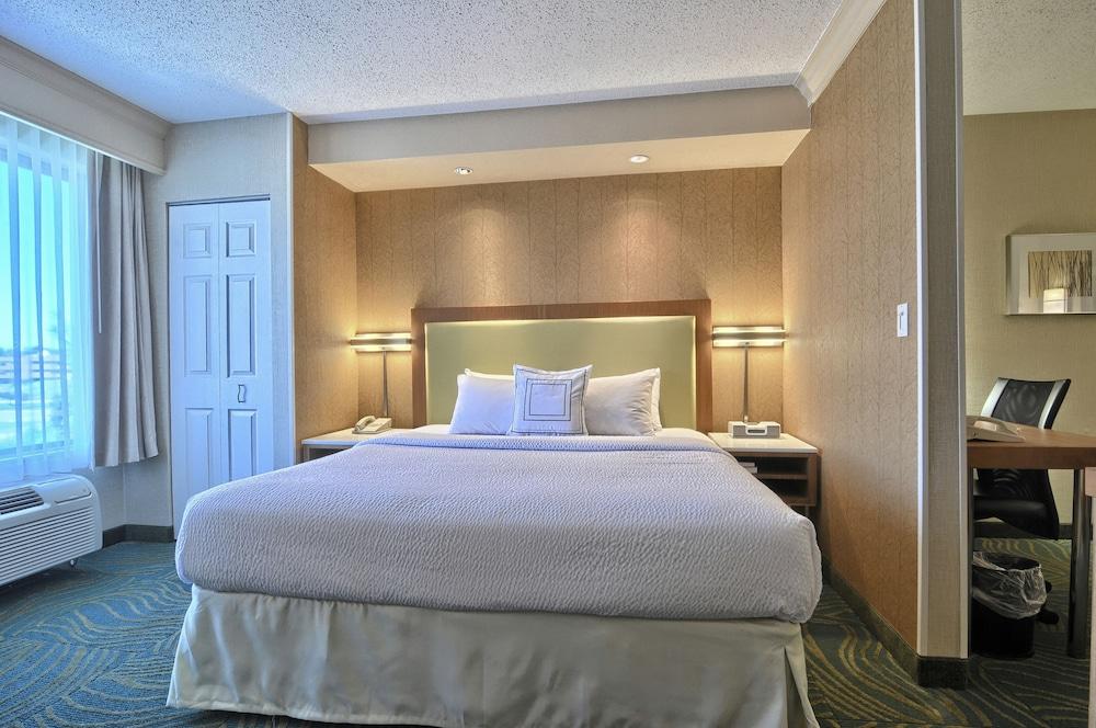SpringHill Suites Detroit Southfield photo 4