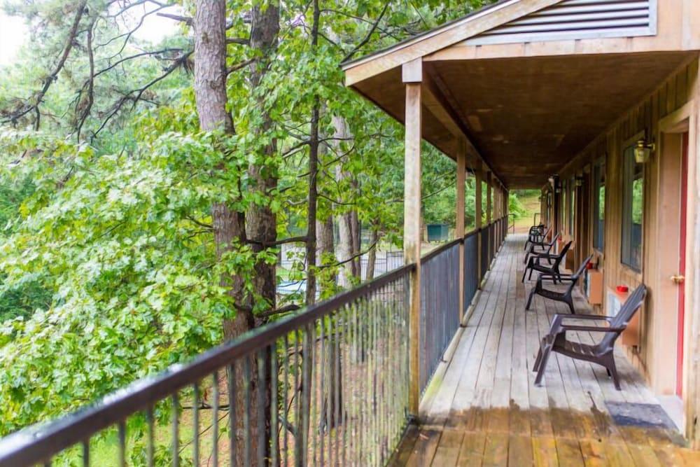 The Razorback Lodge photo 21