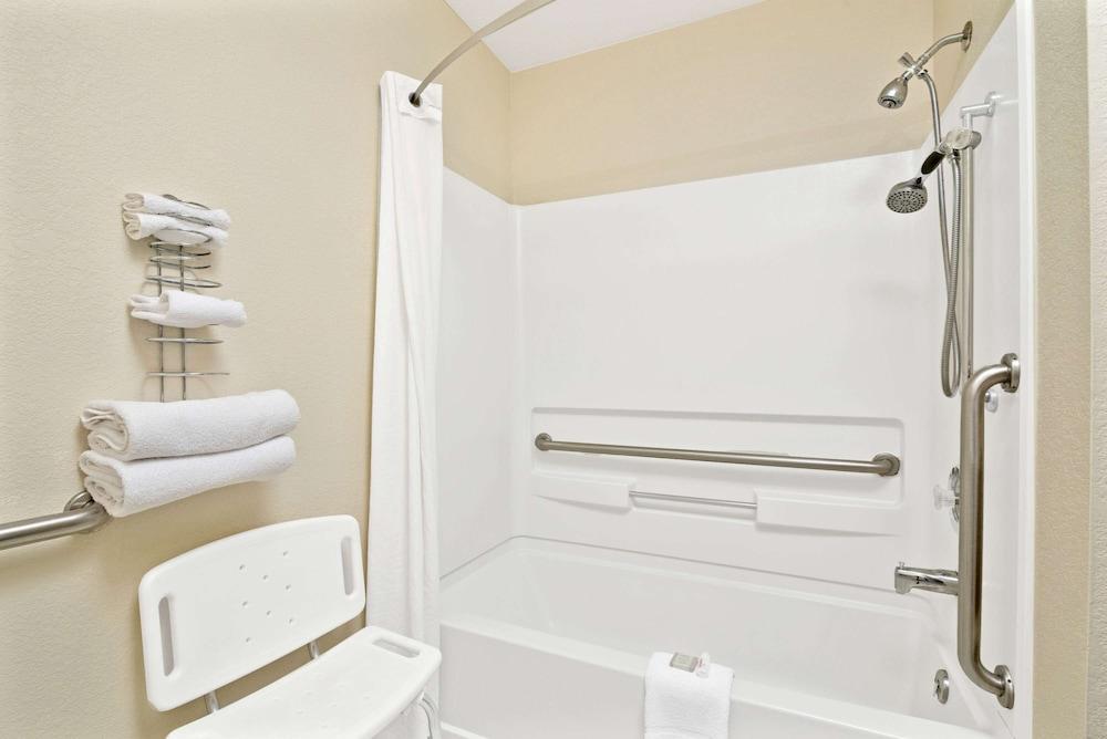 Super 8 by Wyndham Spokane/West photo 21