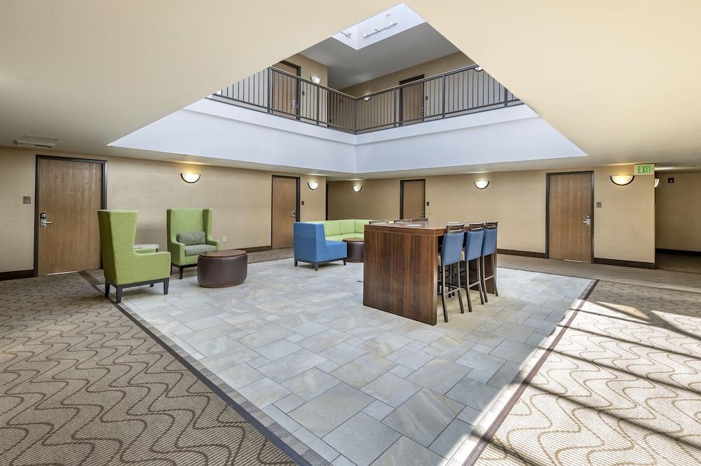 The Atrium Hotel photo 2