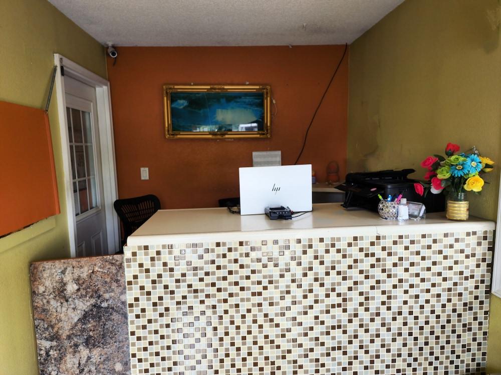 La Center Motel photo 8
