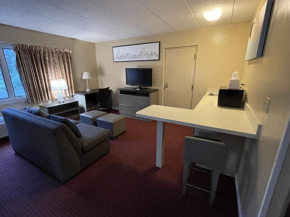 Gold Star Inn & Suites photo 7