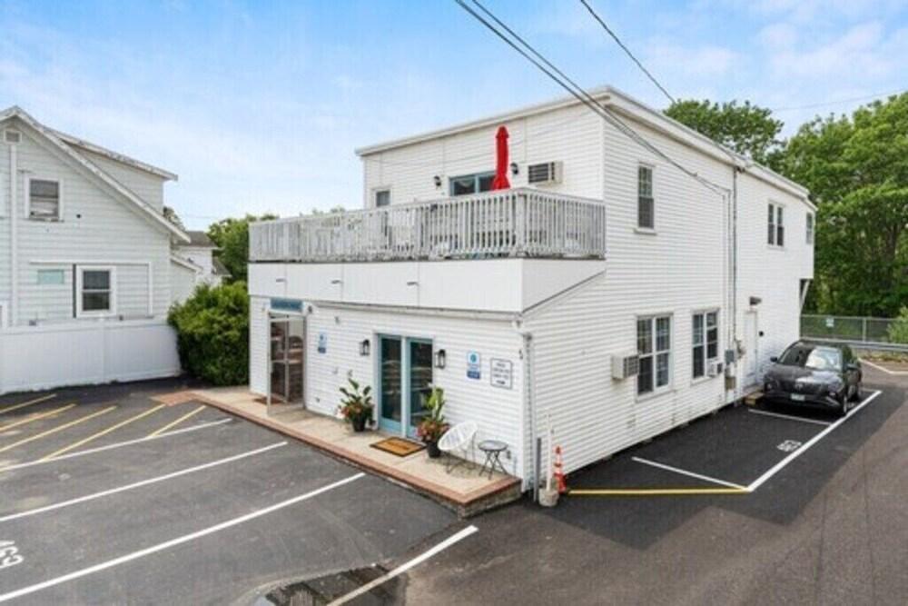 Seaside Suites photo 16