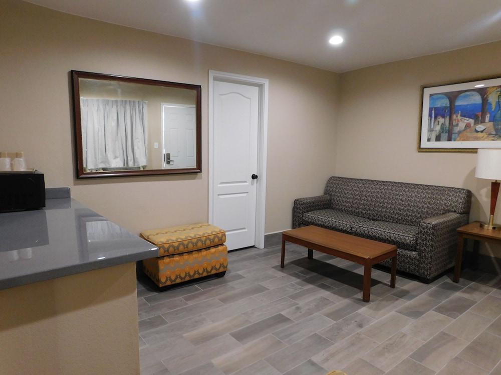 Hillcrest Motel photo 17