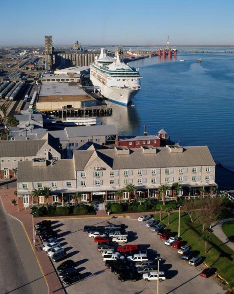 Harbor House Hotel and Marina at Pier 21 photo 27