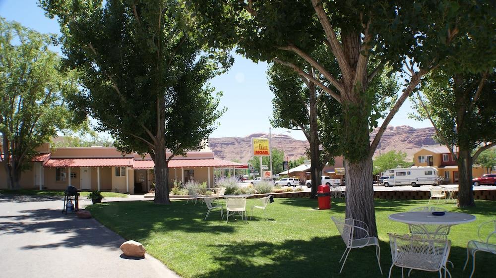 Adventure Inn & Motel photo 1
