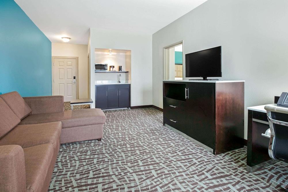 La Quinta Inn & Suites by Wyndham Paris photo 12