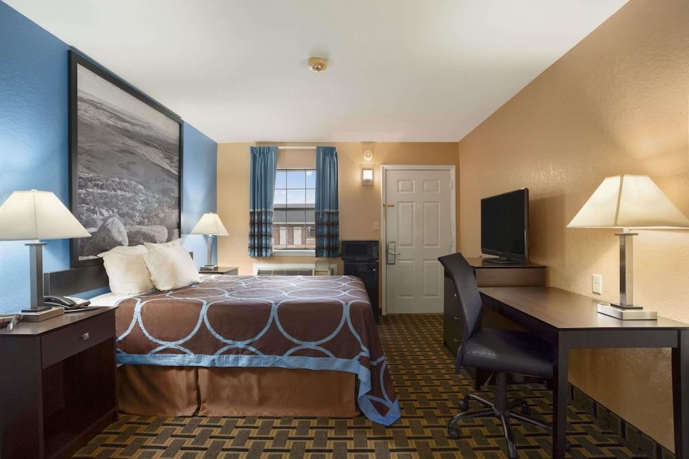Super 8 by Wyndham Henryetta photo 6