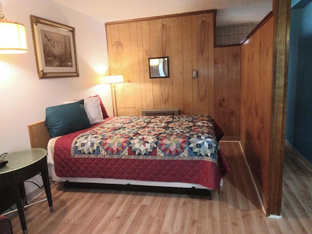 Capri Motel photo 15