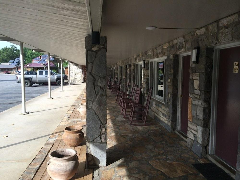 Drama Inn photo 1