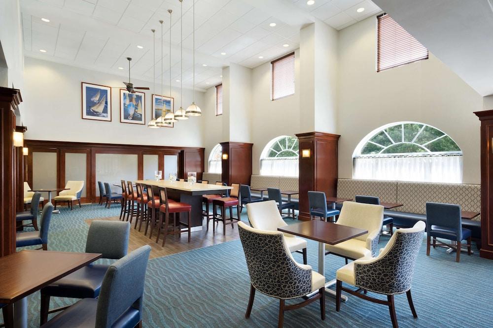 Hampton Inn & Suites Newport/Middletown photo 3