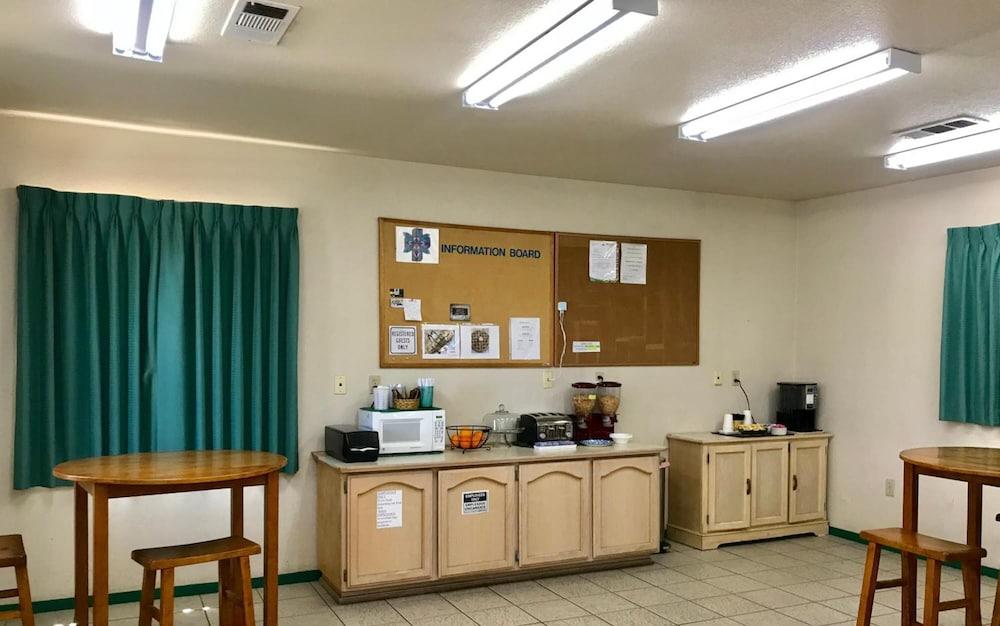 Sunrise Inn Turlock photo 19