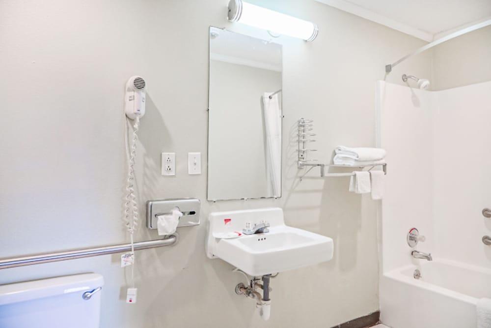 Economy Inn By OYO Ashburn photo 25