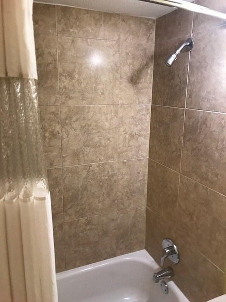 Econo Lodge Ormond Beach North - Daytona photo 11