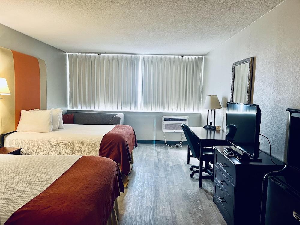 Baymont by Wyndham Keokuk photo 11